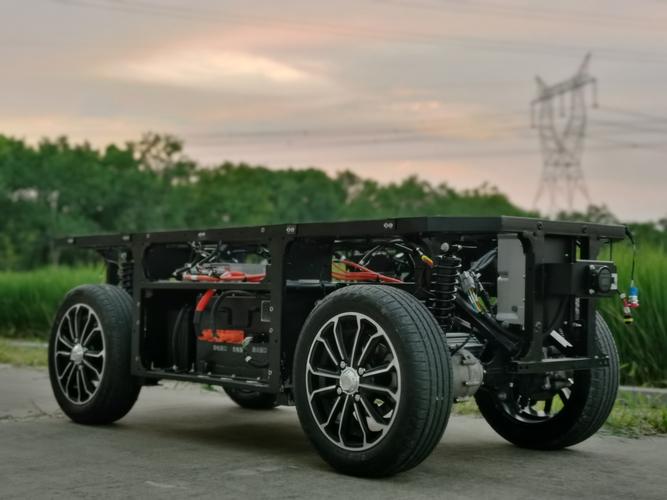 线控底盘：自动驾驶的基石（线控底盘是什么意思）