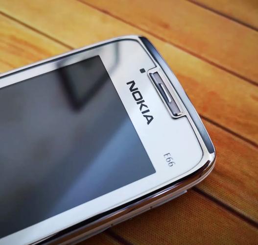 诺基亚E66滑盖商务新体验（诺基亚e66怎么打开后盖）