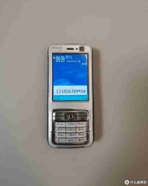 诺基亚打孔屏设计解析(诺基亚手机镶钻)